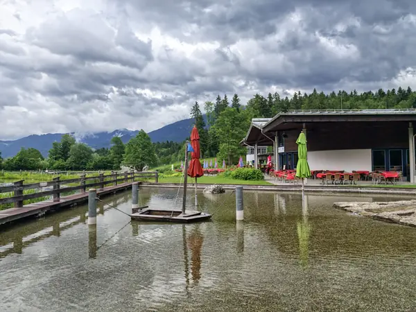 Das Gasthaus Aschauerweiher von außen